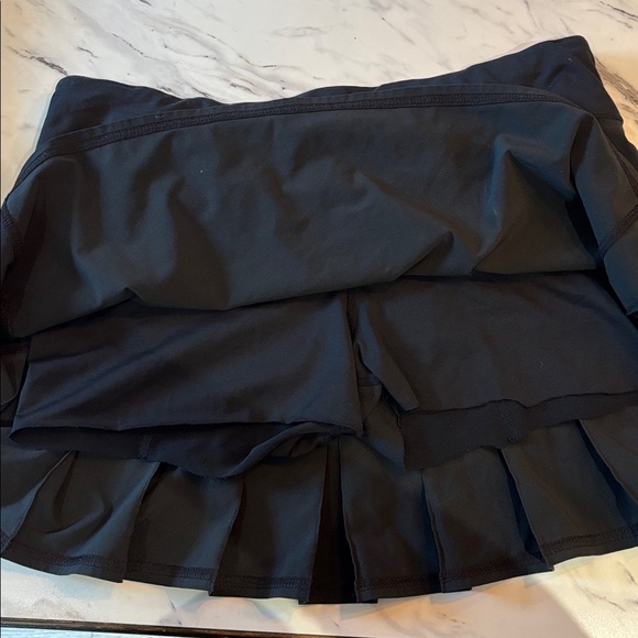 Lululemon Black Pleated Women's Skirt - Picture 3 of 3